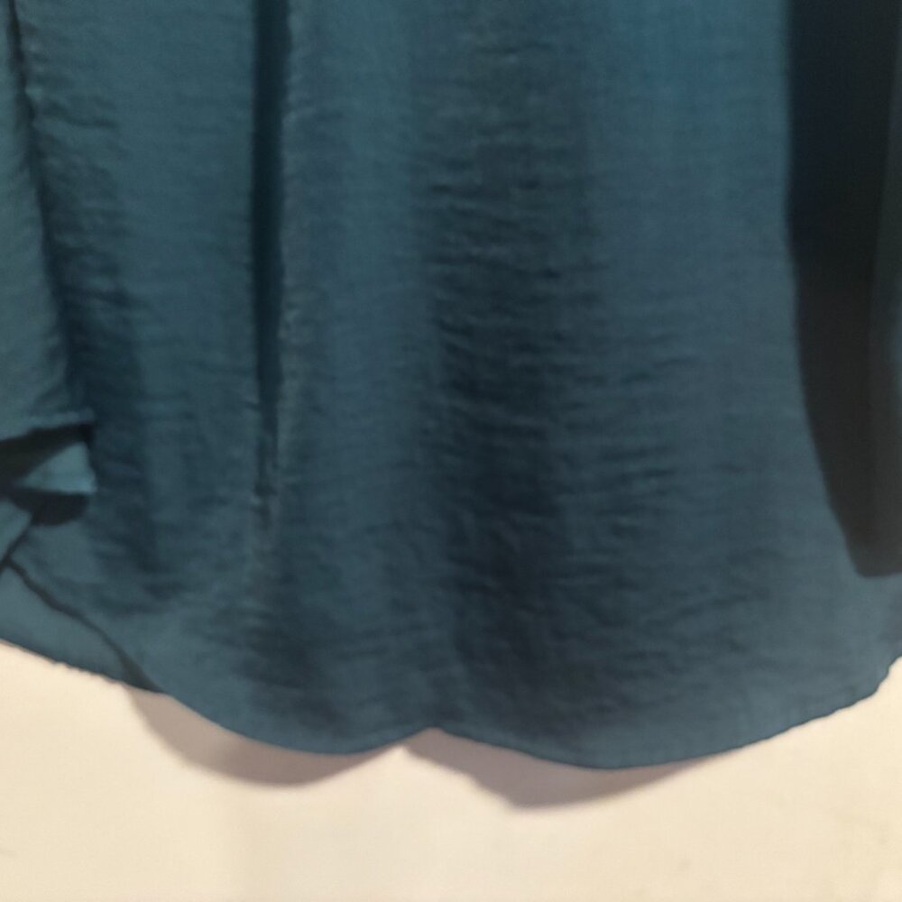 Old Navy Relaxed Sleeveless Ruffle-Trim Satin Top for Women - Picture 6 of 9